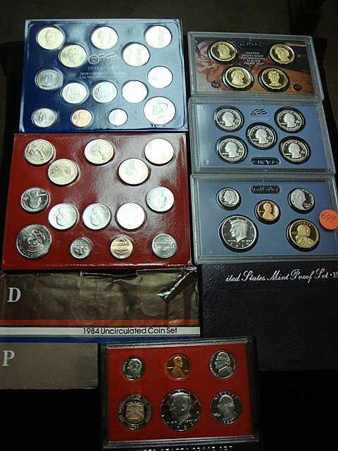 Coin Lot Mint, Uncirculated, and Proof Sets: 1993 Mint Set, 1984 Uncirculated Set, 1982 Proof Set, 2010 Proof Set, 2010 Proof quarter Set, United States Mint Presidential coin Proof Set - 4 Presidents, 2010 US Mint Set, 2010 US Uncirculated Coin