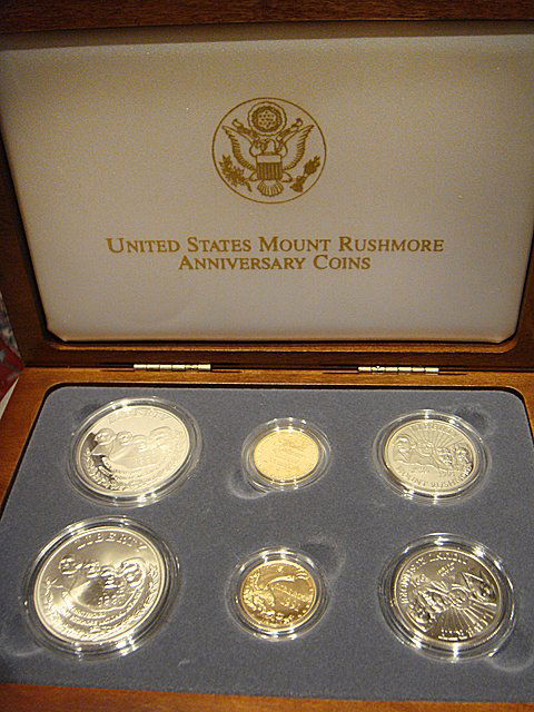 United States Mount Rushmore 1991 Golden Anniversa: United States Mount Rushmore 1991 Golden Anniversary Coins. 2 Gold, 4 Silver Set. Gold 5 Dollar Obverse - John Mercanti, Gold 5 Dollar Reverse - Robert Lamb, Silver Dollar Obverse - Marika Somogyi, Si