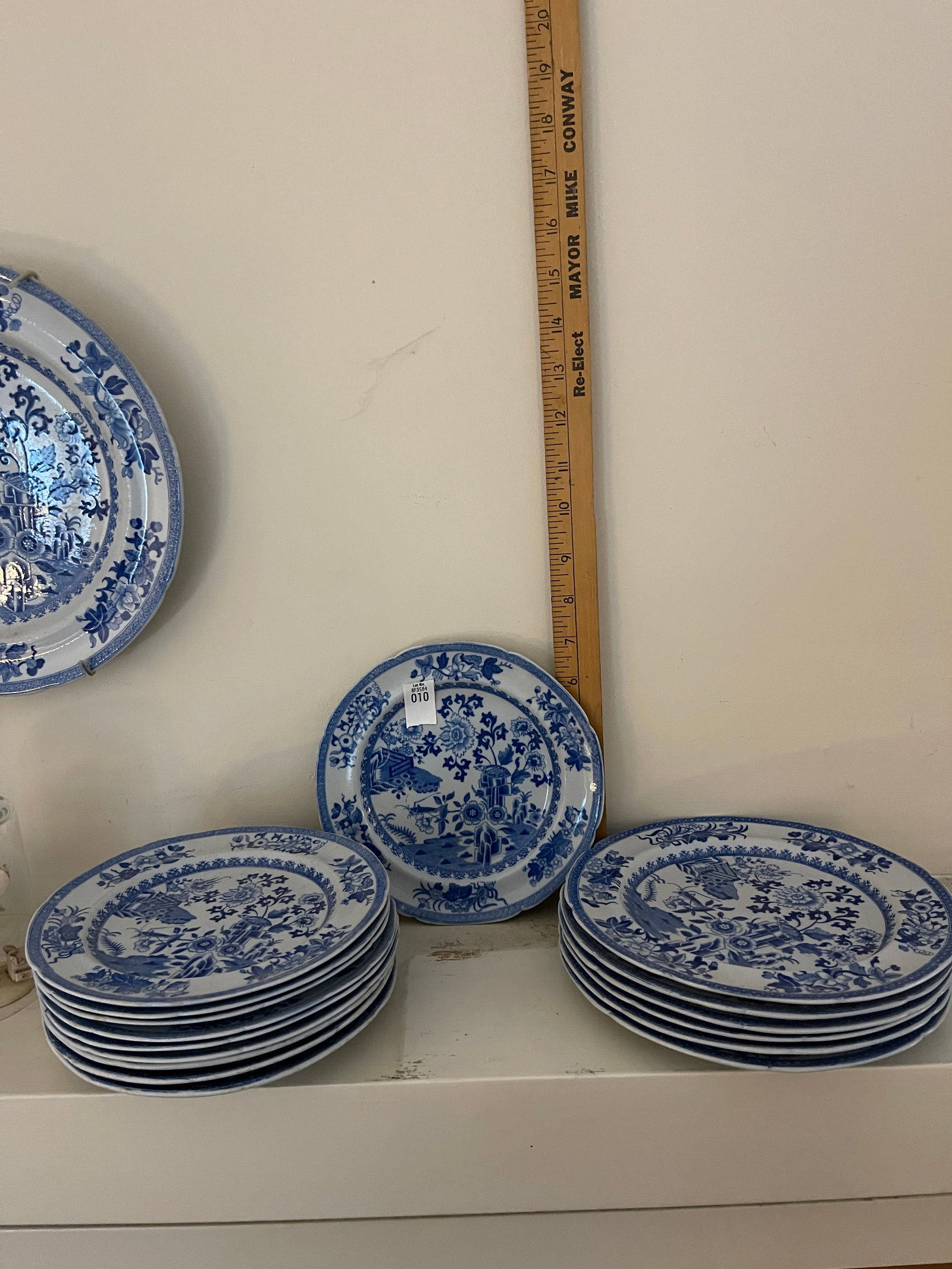 Sixteen Spode "Grasshopper" Pattern Dishes (1 of 5)