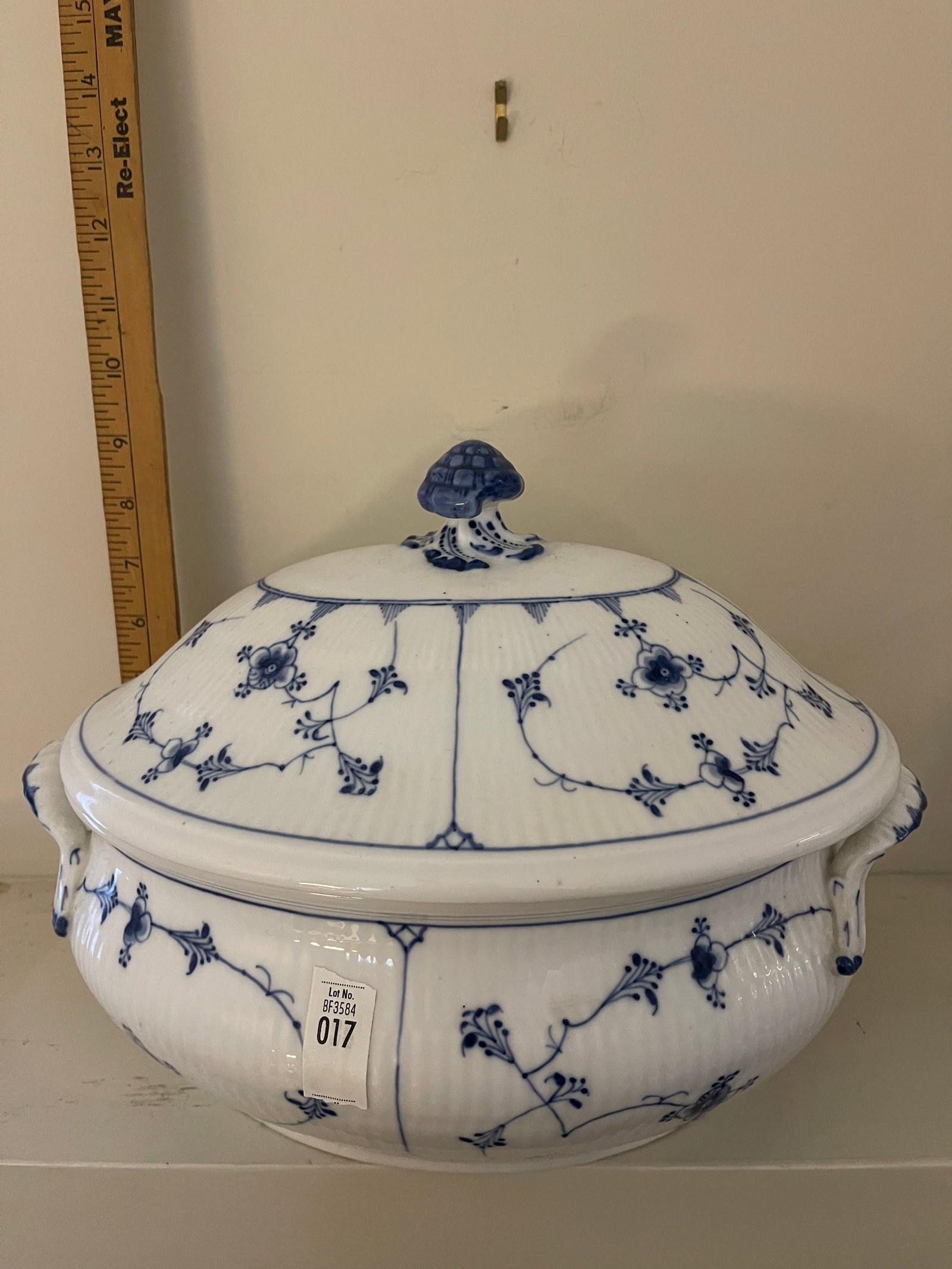 Royal Copenhagen Blue Fluted Plain Tureen with Lid (1 of 4)