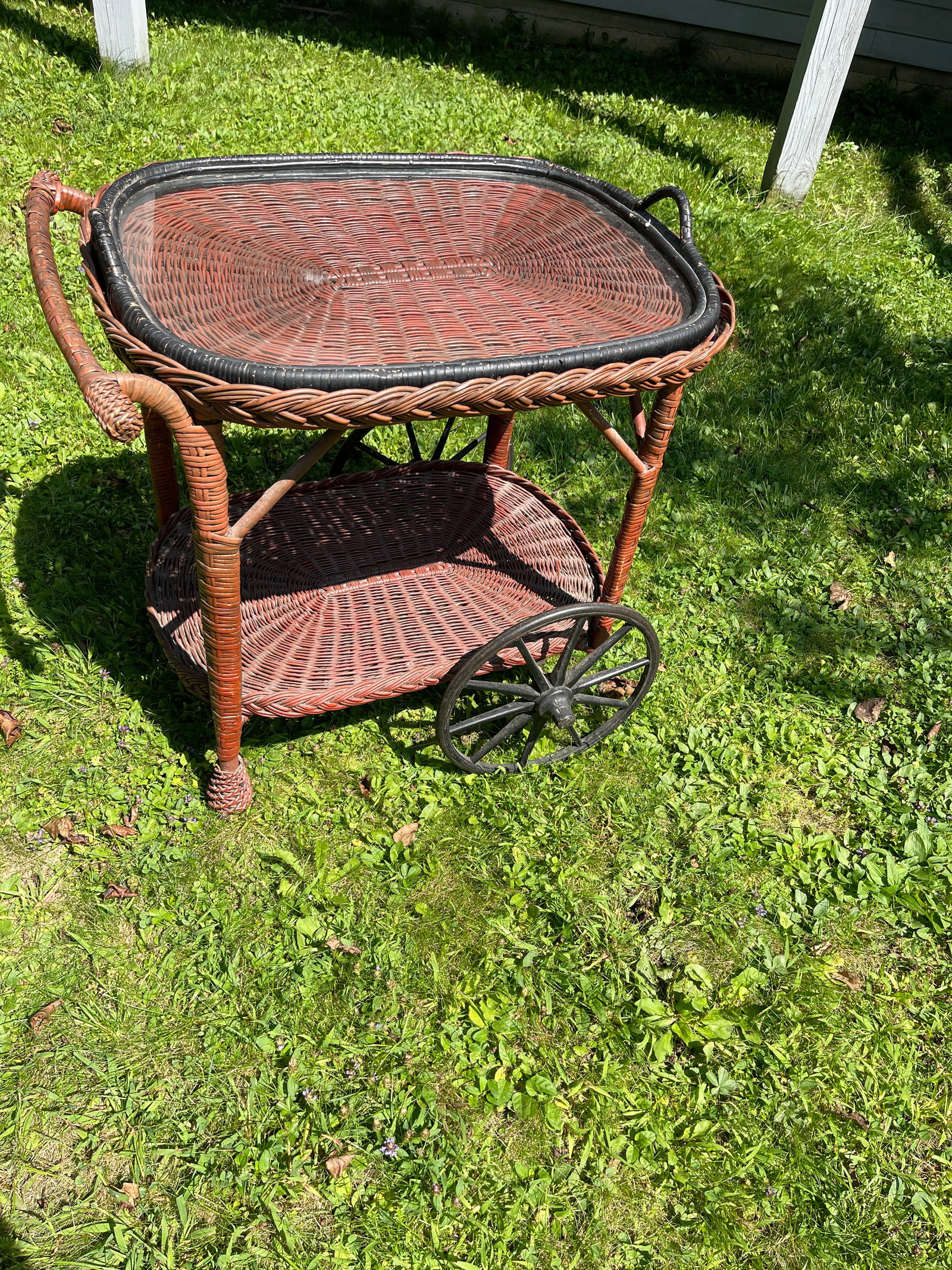 Antique Wicker Service Cart: description