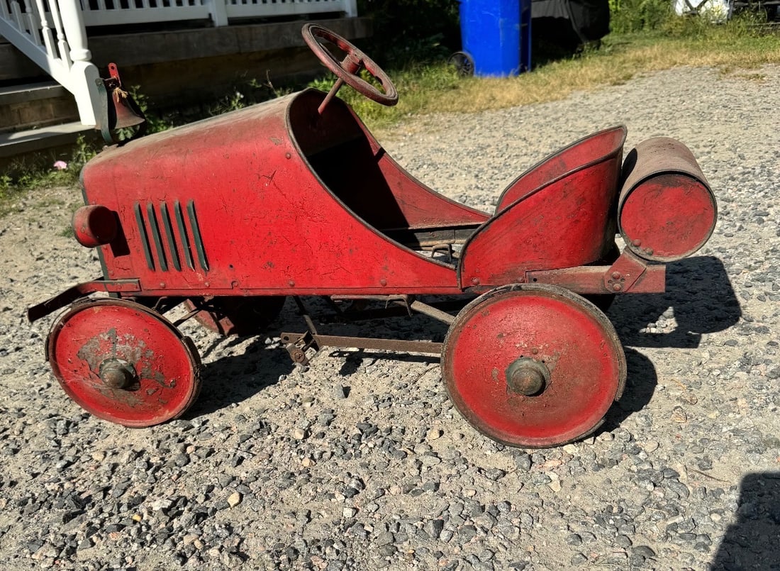 Antique Metal Tractor Ride-on Toy: description