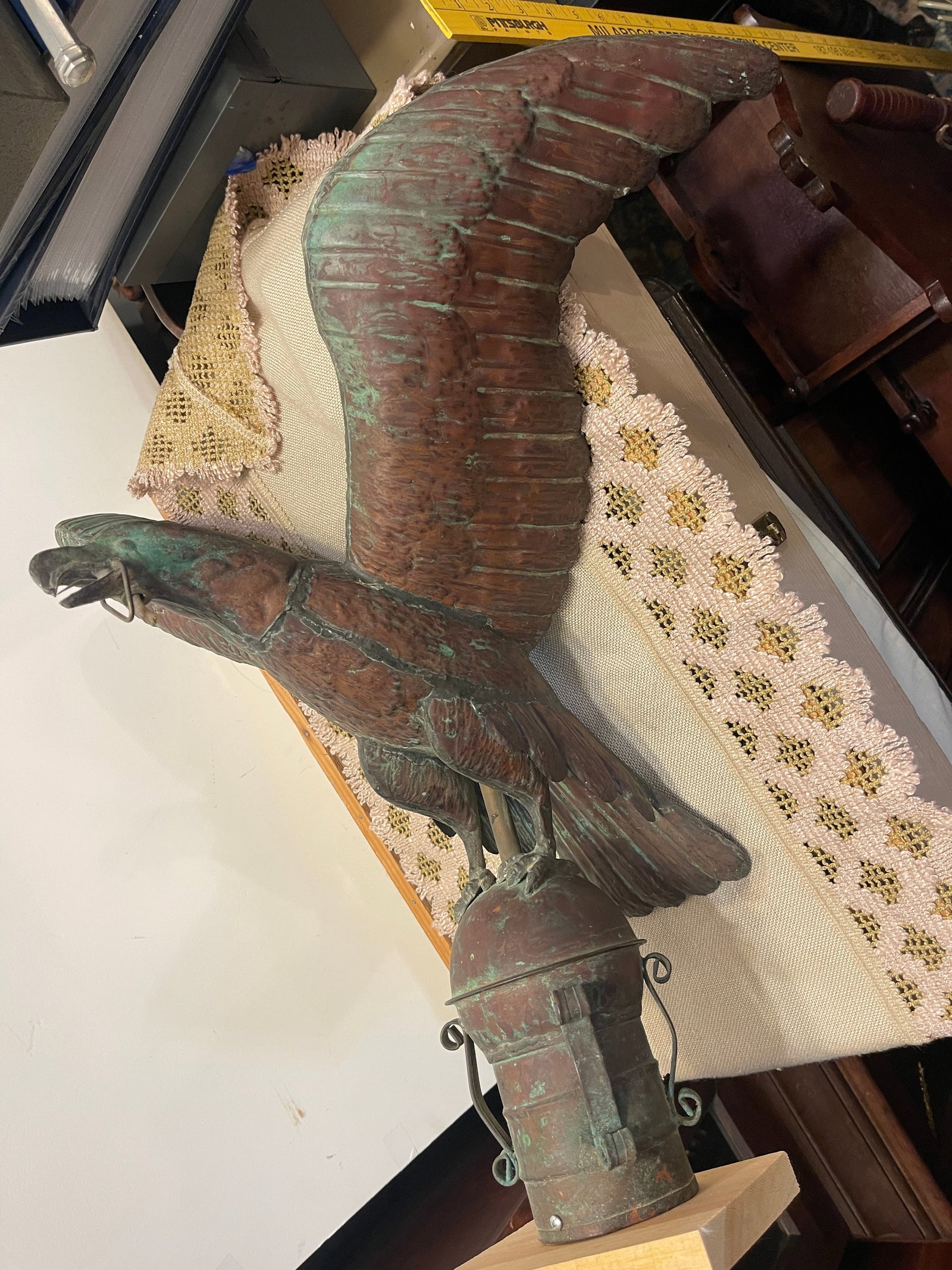 Eagle and Lamp Decor: description
