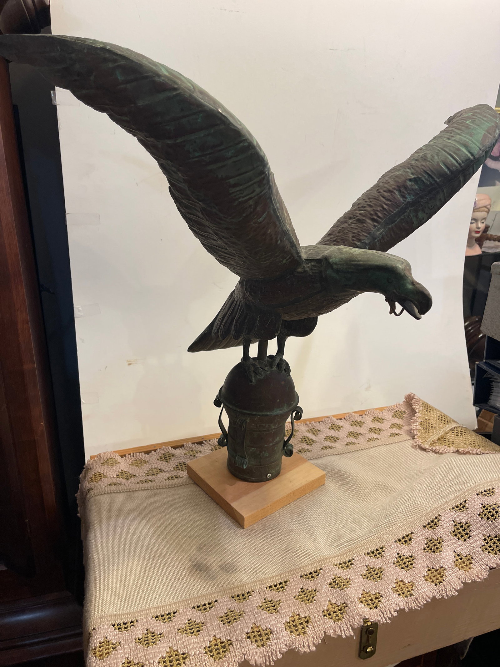 Eagle and Lamp Decor - 5