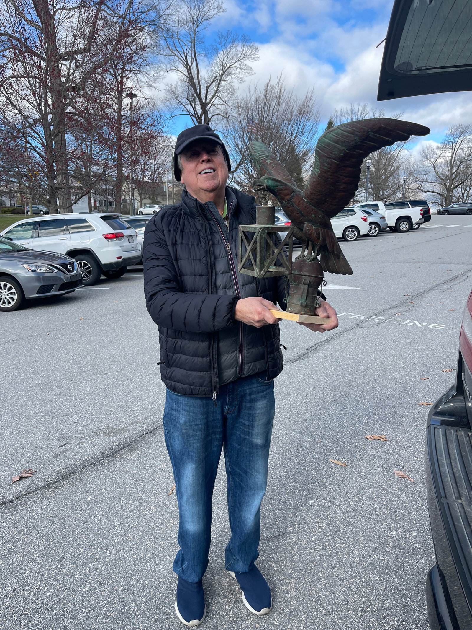 Eagle and Lamp Decor - 8