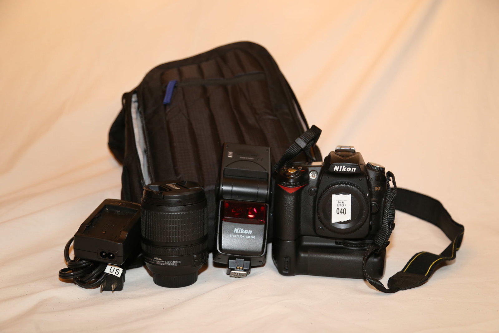 Nikon D90 digital body (1 of 4)