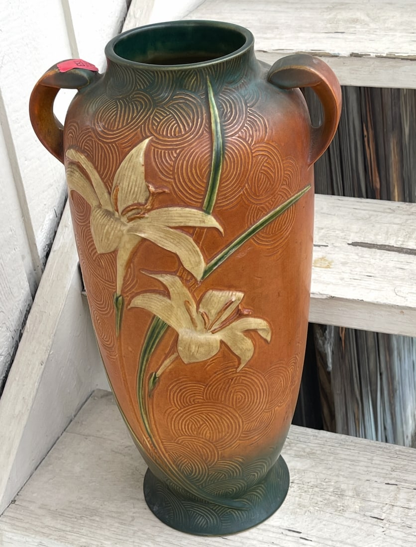 Decorative vase: description