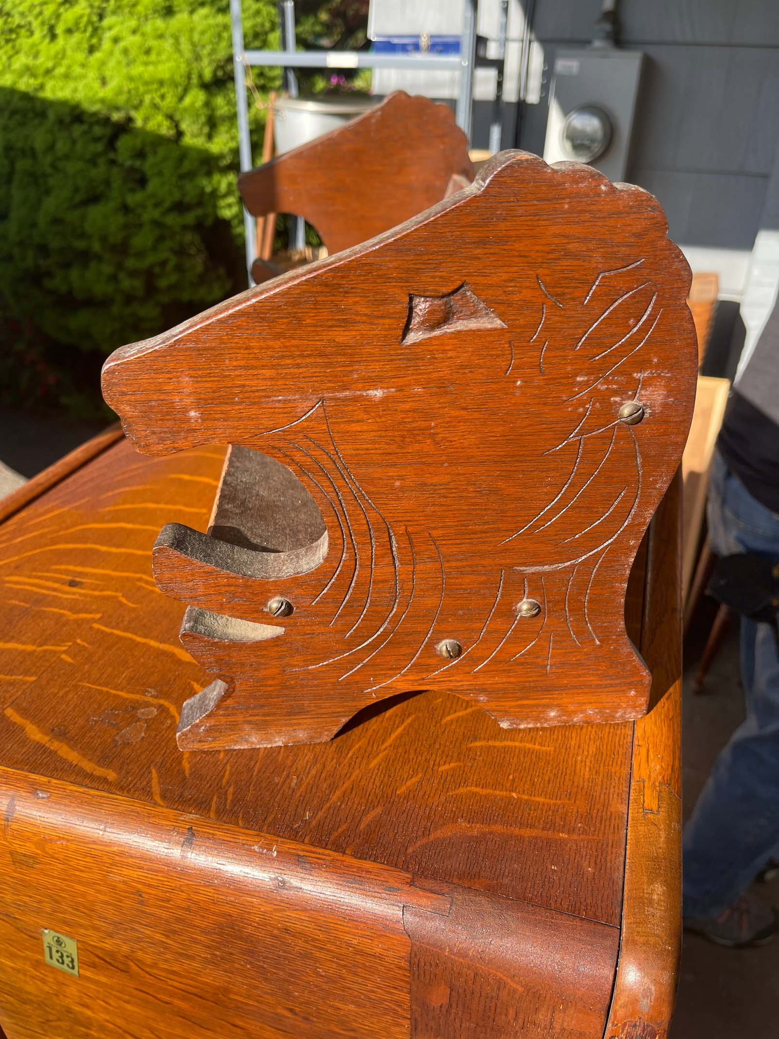 Oak Lion Head Book Shelf: description