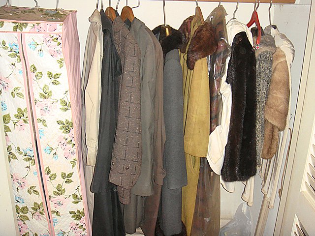 Estate Closet Lot Vintage Coats and Furs: Estate Closet Lot Vintage Coats and Furs including fur stoles, fur coat, fur color coats, vintage ladies coats.