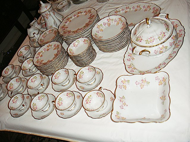 Estate Edelstein Bavara Ophelia Set of China: Estate Edelstein Bavara Ophelia Set of China, made in Germany; complete 12 service set including dinner, luncheon, and cake plates, soup and dessert bowls, cups and saucers, gravy boat, creamer and su