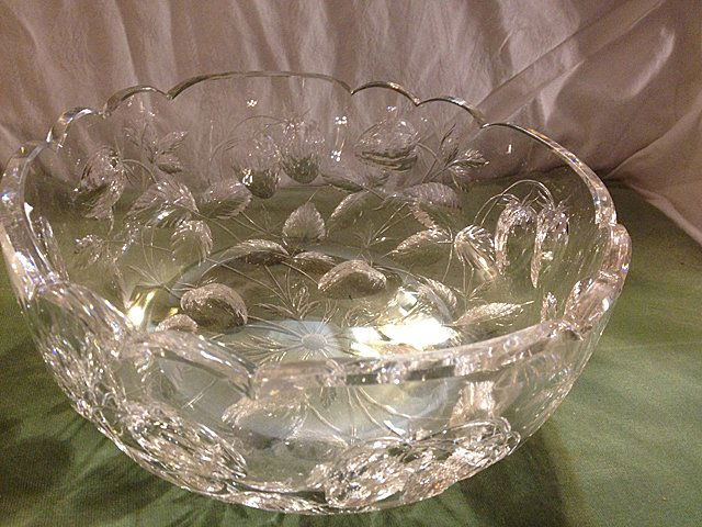 Antique Intaglio Cut Glass Bowl: Antique Intaglio Cut Glass Bowl measures 10 inches wide in perfect condition. Beautiful Intaglio cut glass bowl!