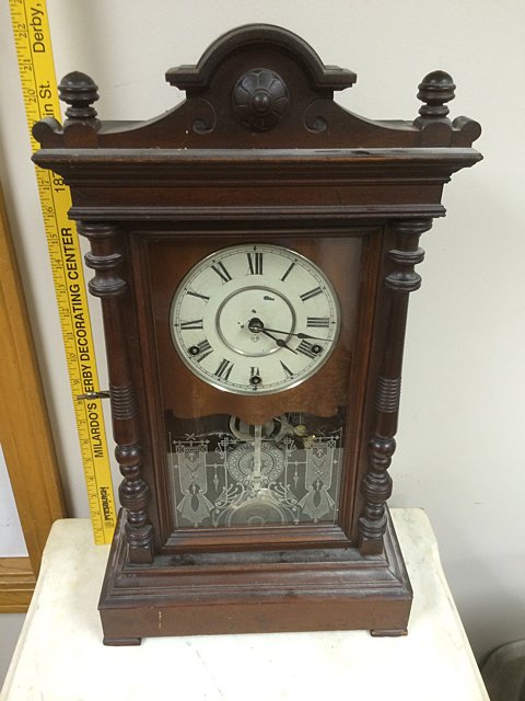 Seth Thmas Parlor Clock - 1860's: 1860's Seth Thomas Parlor Clock in very nice condition with original key and pendulum. Crest top and very nice etched glass design. Beautiful clock made by Seth Thomas Clock Company, Thomaston, CT. Or