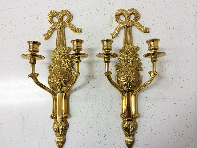 Pair of Decorative Brass Candle Sconces: Pair of Decorative Brass double candle sconces with bow tops and decorative floral.