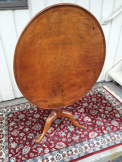 Antique Tilt Top Table: Antique period English Bird Cage Tilt Top Table with exceptional crotch mahogany top, original cast iron mechanism. Square bird cage is in really nice condition. Queen Anne legs. From Litchfield, CT h