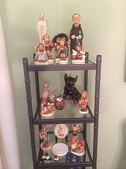 Hummel Collection: 19 pieces of Goebel/Hummel's (2 have been repaired), including Full Bee Madonna.