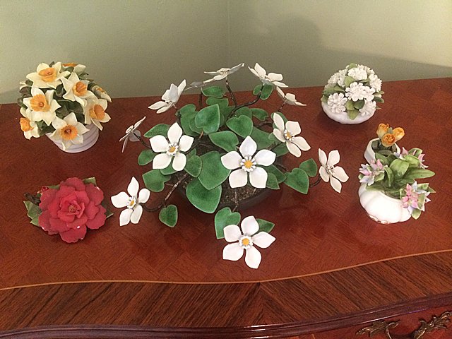 Aynsley, porcelain, and metal flowers: 2 Aynsley flower pots, Coalport, and Bovano Decorative flower pots.