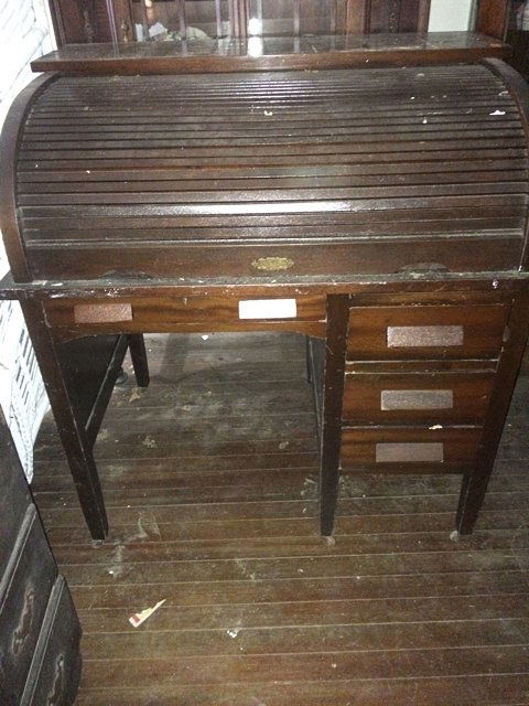 Mahogany Roll Top Desk: Mahogany roll top desk with 3 drawers, nice mahogany roll top.