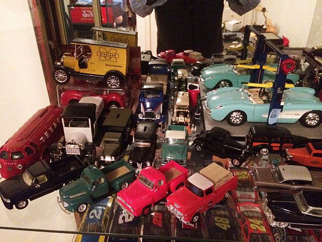 Collectibles Lot: Assortment of 34 Collectible Toy Cars including many banks, Harley-Davidson, Texaco bank, True Value, Terryville, CT, etc. (2nd shelf)