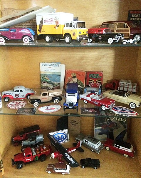 Collectibles Lot: Collectibles lot includes approx. 37 Collectibles; Coca-Cola model truck, vintage classic car cards, model cars, vintage road map and children's books, True Value of Terryville and True Value model tr