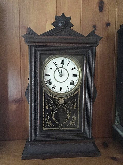 Ingraham Shelf Clock (1 of 6)