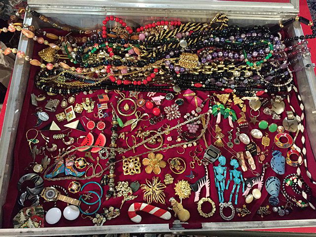 Estate Jewelry Lot: Nice lot of estate costume jewelry, earrings, necklaces, pins, Christmas pins and earrings, wild little assortment of earrings, etc. all being sold for 1 monies!