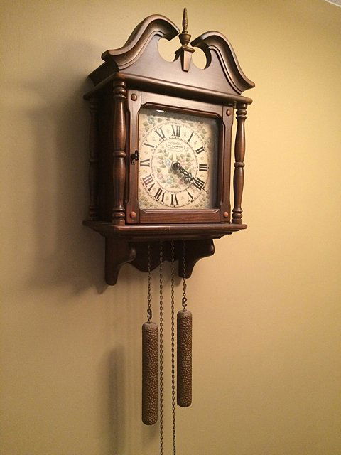 New England Clock Co. Wall Clock (1 of 1)