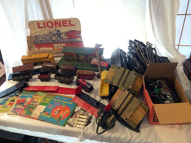 Antique Toy Trains (1 of 10)