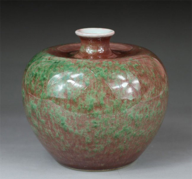 Chinese Mei Ren Zui Glaze Scholar Water Coupe: Chinese Mei Ren Zui glaze scholar water coupe shape of apple (Pin Guo Zun). It is used for scholar save water to inkstone.Six character mark on base "Da Qing Kang Xi Nian Zhi".H 3.73",Dia 3.73".