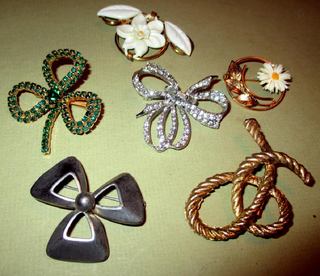 Lot of Six Vintage Brooches (1 of 1)