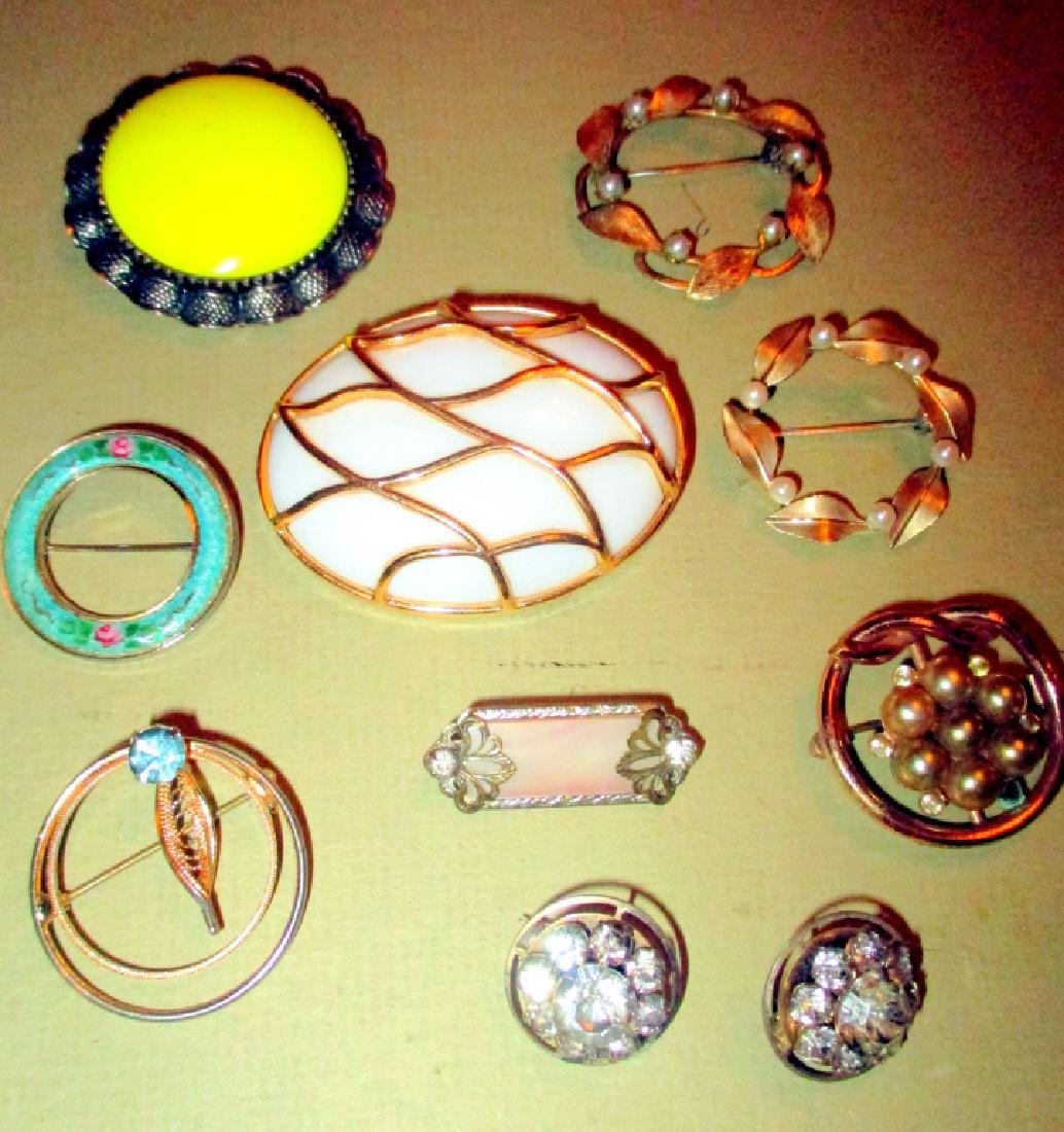 Ten Vintage Lady's Costume Brooches and Pins (1 of 1)