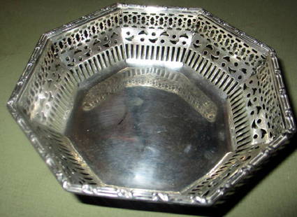 Reticulated Sterling Silver Bowl: Lot consists of a reticulated sterling silver octagonal bowl in good condition. Weight is 2.40 OZT. It has a couple of very minor dents.