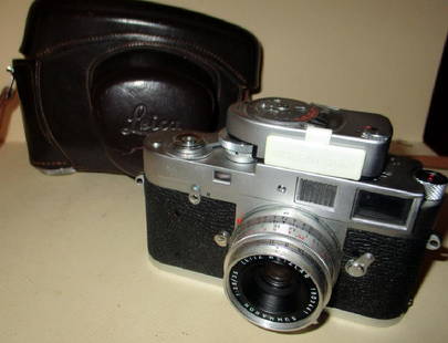 Leica 35mm Camera: Leica Leitz Wetzlar 1903 441 35mm Summaron camera with built-in light meter. Has original case. Looks to be in good condition, but I am not a camera expert.