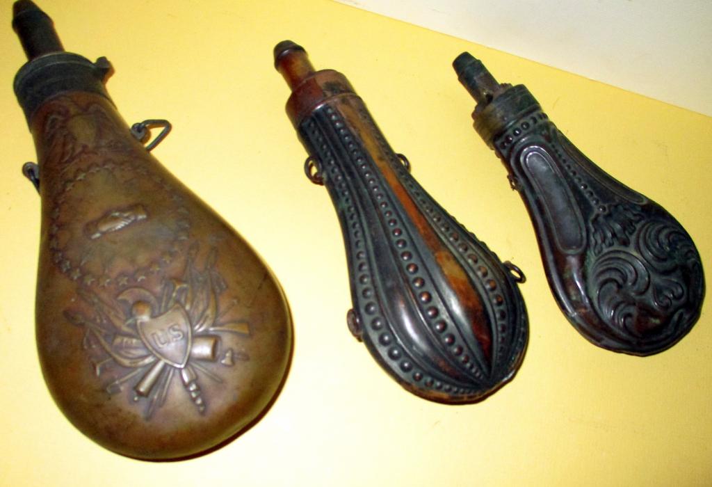 Lot of 3 Antique Powder Horns (1 of 5)