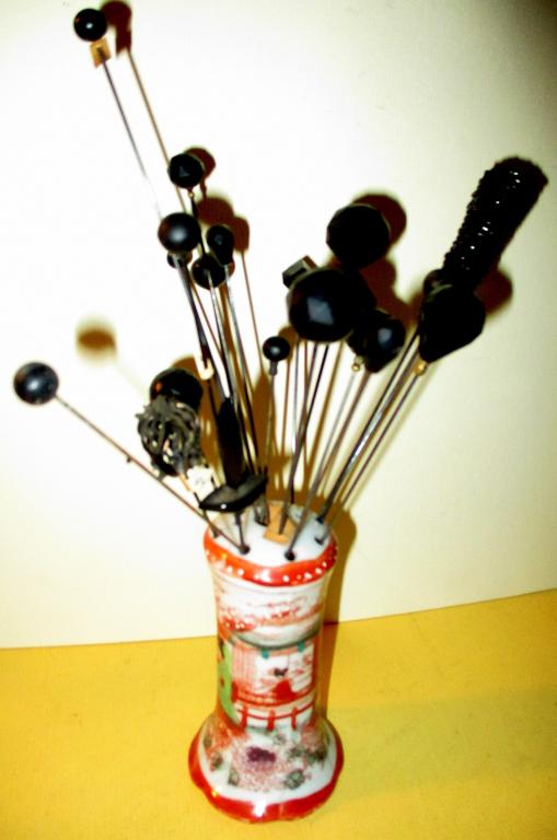 Kutani Japanese Hat Pin Holder and Black Hat Pins (1 of 2)