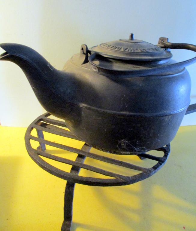 Antique Cast Iron Water Pot & Fireplace Trivet (1 of 2)