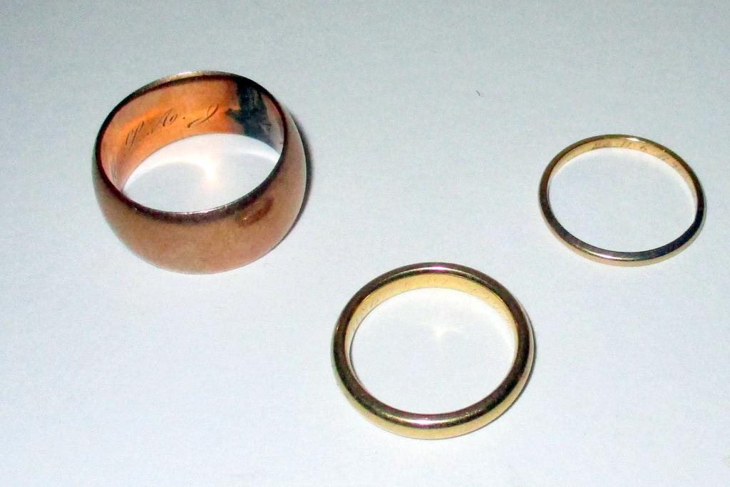 Three Gold Wedding Bands (1 of 1)