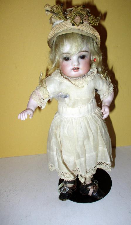 Sweet Victorian Doll (as is) (1 of 3)