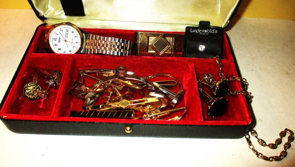 Lot Of Men's Jewelry Auction