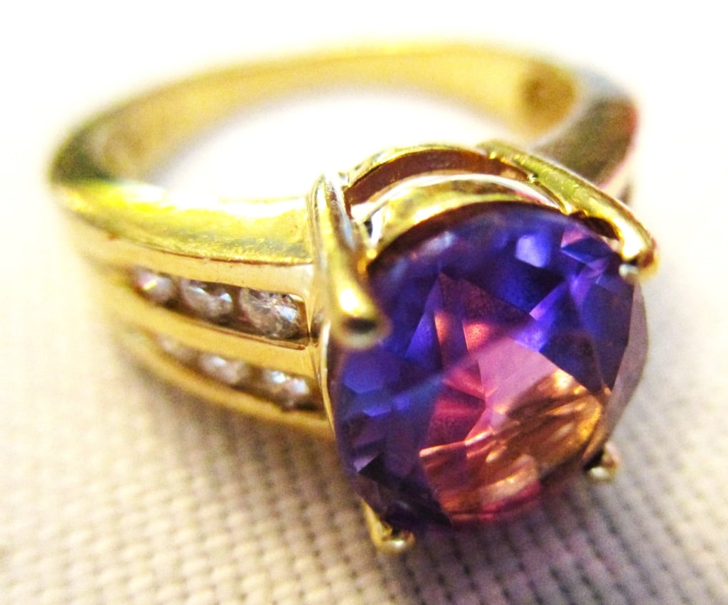 Beautiful 14K Gold Ring w/ Amethyst & Diamonds (1 of 2)