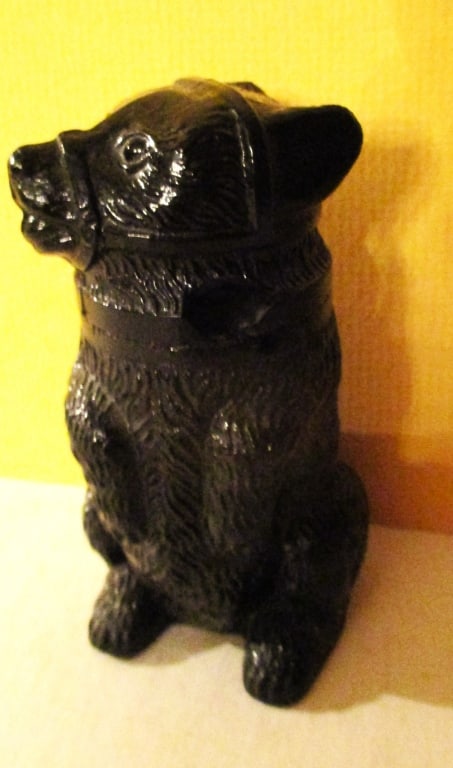 Sandwich Glass Ointment Jar: Sandwich Glass Ointment Jar. The lot consists of a rare Sandwich glass ointment jar with a bear motif. After the ointment was gone the little bear would be disposed of. Rare and unusual. In good condi