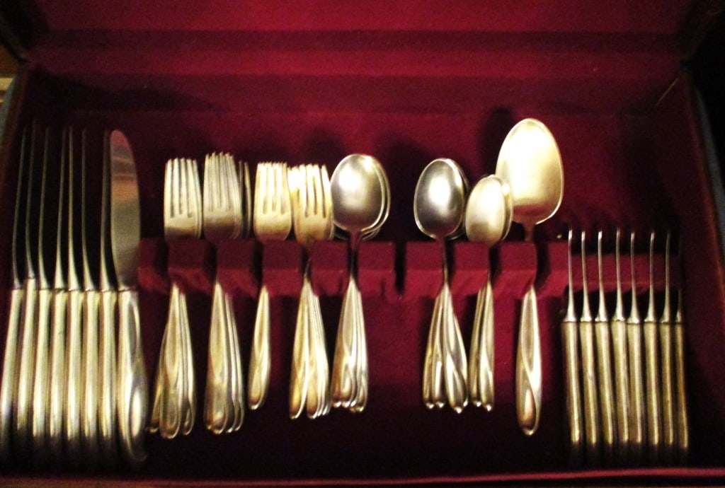 Sterling set of flatware incomplete (1 of 2)