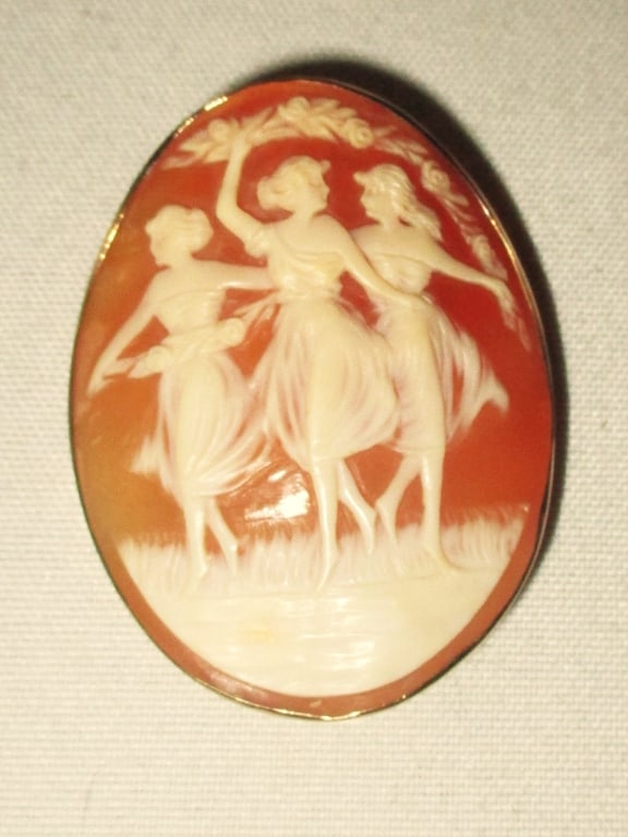 Large shell carved cameo 10K gold bezel (1 of 3)