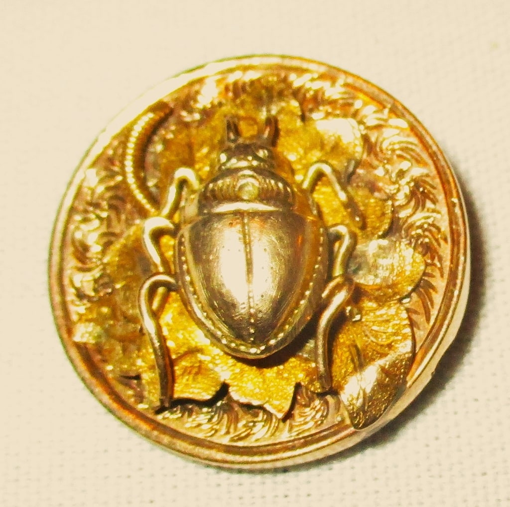 14K Gold Victorian Pin: Lot Consists of a 14K Gold Victorian Pin With a Beetle Motif. Beautifully Designed. Approximate Weight is 4 dwt. In Good Condition, It was tested at 14k gold
