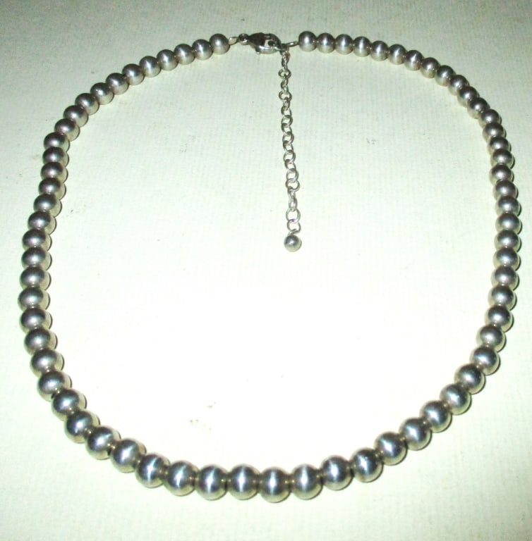 Vintage Sterling Bead Necklace: Lot Consists of a Vintage Sterling Bead Necklace. Approximate Size is 18" Inches Long. In Good Condition. Approximate Weight is 1.00 ozt