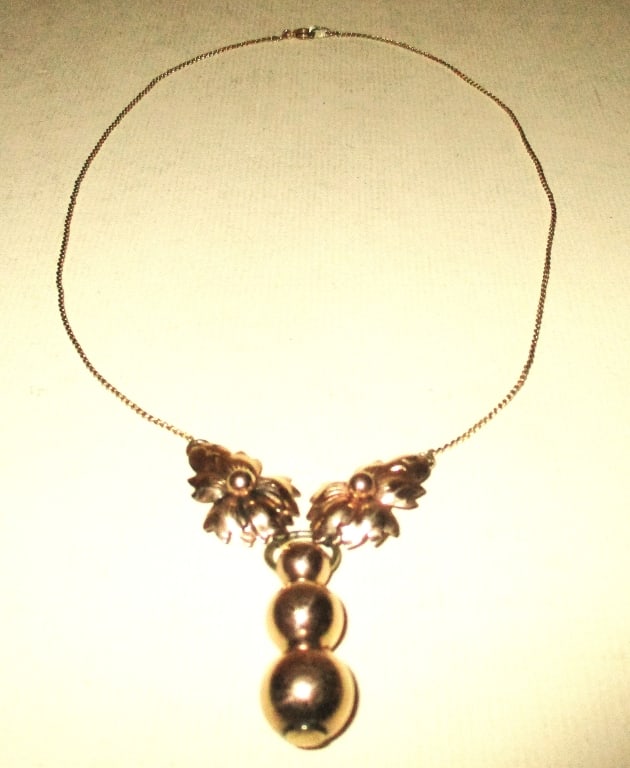 Vintage Gold Filled Necklace: Lot Consists of a Vintage Gold Filled Necklace. Approximate Size of Chain is 16" Inches Long. In Good Condition.