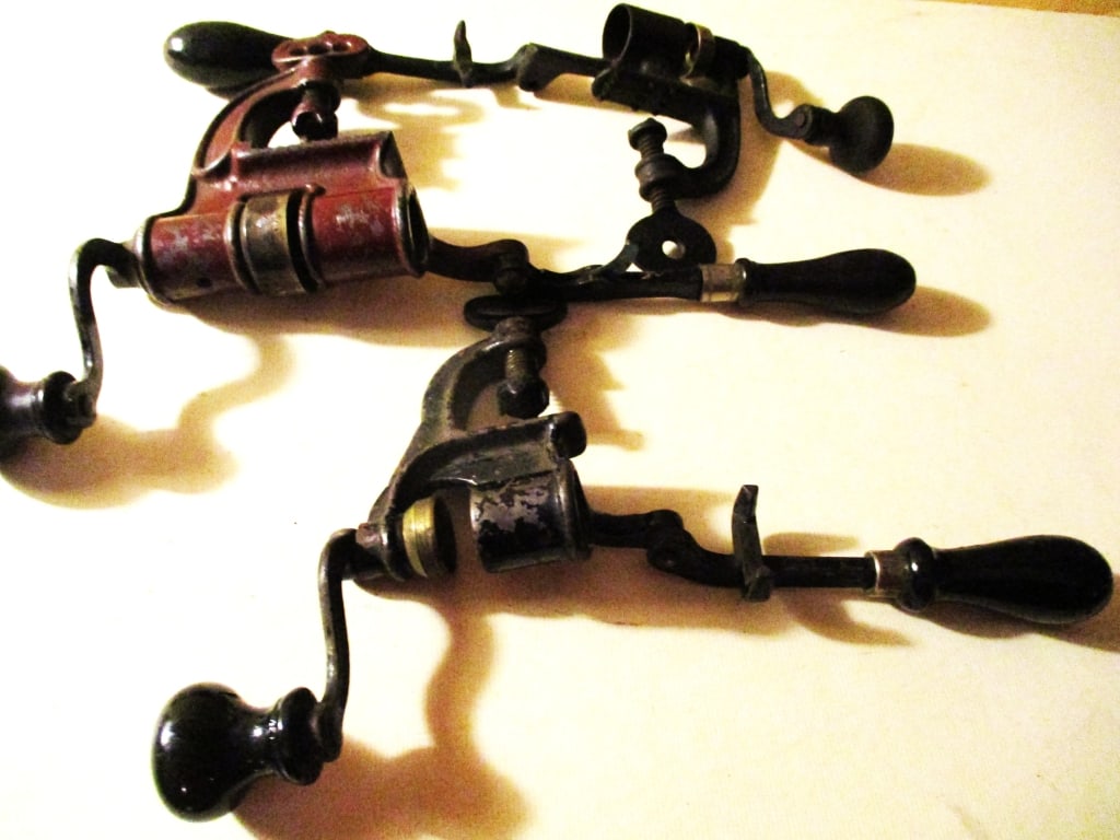 Three antique Shotgun Shell Loaders: Thus lot consists of 3 shotgun shell loaders/crimpers, I don't know much about shotgun shell loaders, I;m certain the people used shotguns will know more, Fair condition