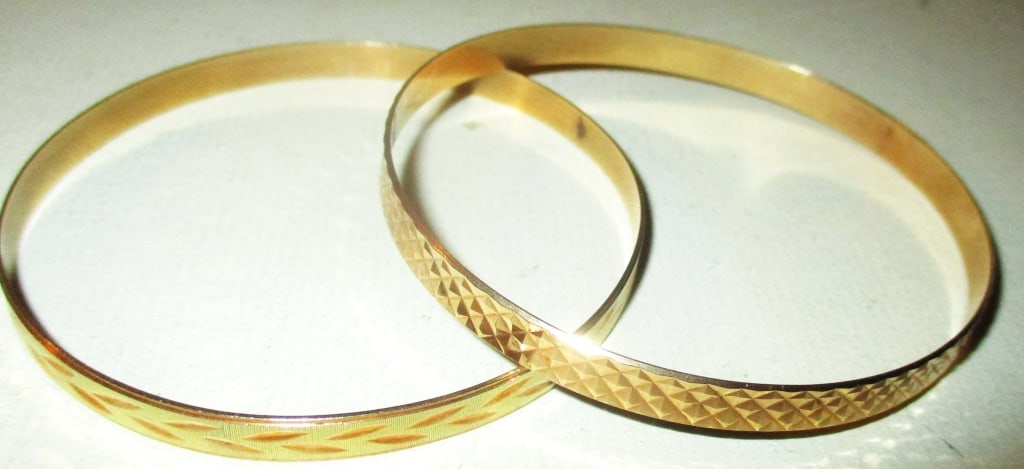 Two 14K Gold Bangle Bracelets - 2