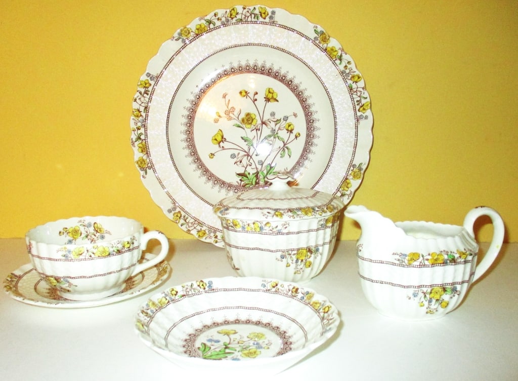 Copeland Spode Buttercup Dinner Service for 4 (1 of 1)