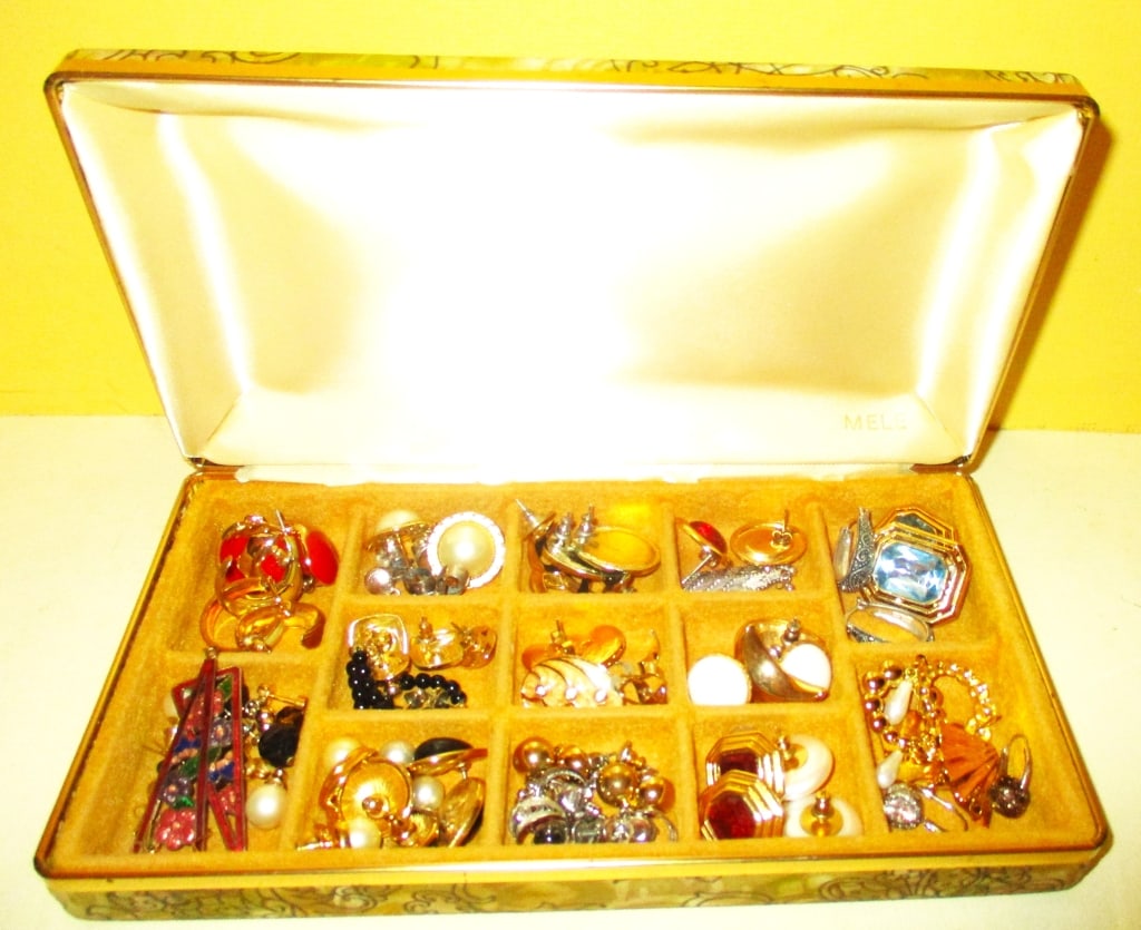 Jewelry Case With Costume Earrings (1 of 2)