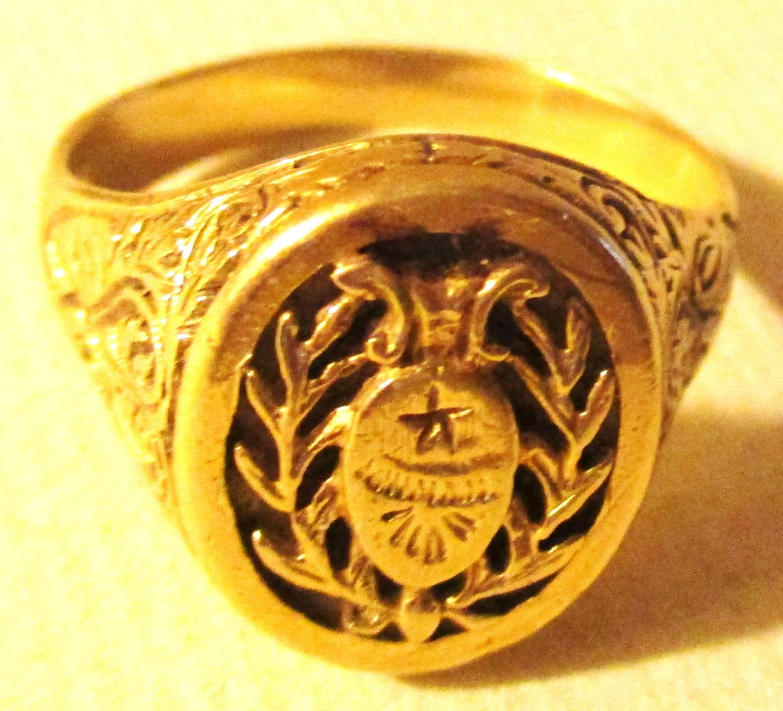 18K Gold Man's Ring (1 of 1)